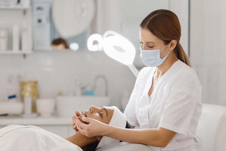 ایف بی آر کا مہنگے ڈاکٹرز و بیوٹی سیلونز پر آڈٹ پلان