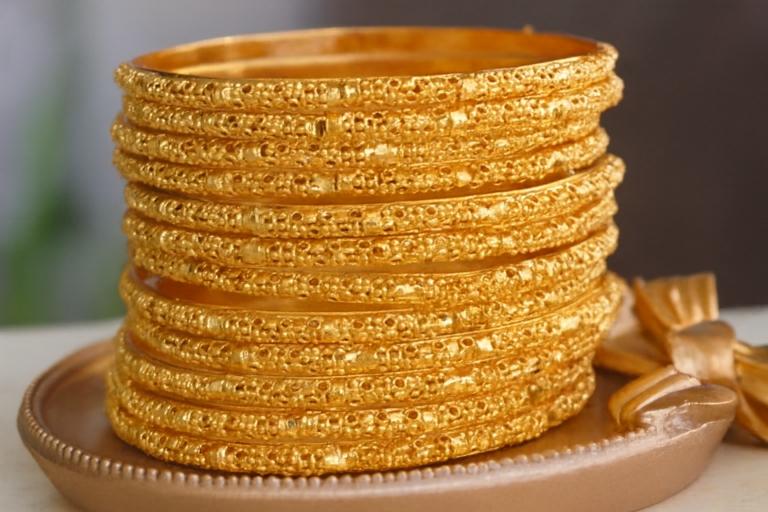 سونے کی قیمتیں مستحکم، چاندی میں معمولی اضافہ