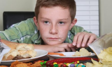 کم عمری میں اسمارٹ فون استعمال کے سنگین صحت اثرات