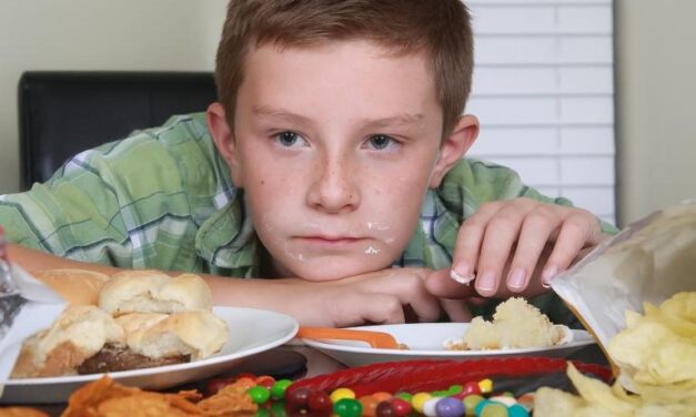 کم عمری میں اسمارٹ فون استعمال کے سنگین صحت اثرات