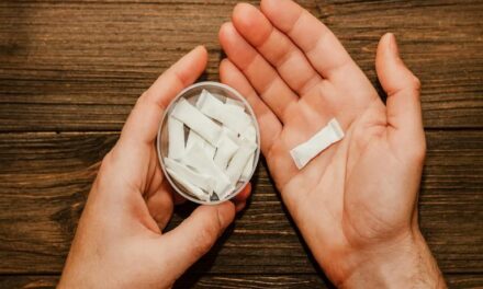 جنرل زیڈ میں نیکوٹین پاؤچز کا استعمال خطرناک حد تک بڑھ گیا