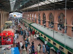 پاکستان ریلوے کی ریکارڈ آمدن، ایک کھرب کا ہدف