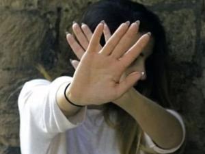 سیلون مالک پر ملازمہ سے زیادتی کا مقدمہ درج