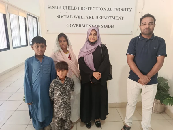 گھوٹکی کا بے گھر خاندان؛ بچے شیلٹر ہوم منتقل