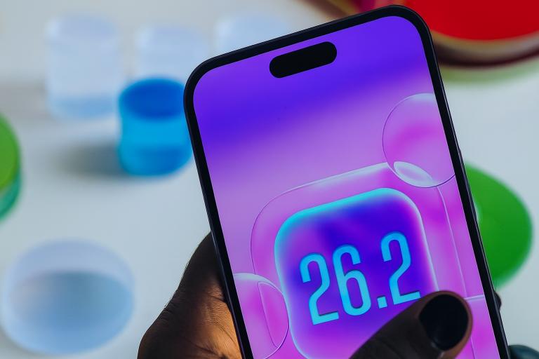 iOS 26.2 اپڈیٹ: نیا الارم، ایئر ڈراپ اور مزید