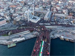 استنبول میں غزہ کے حق میں بڑا مظاہرہ، جنگ بندی کا مطالبہ